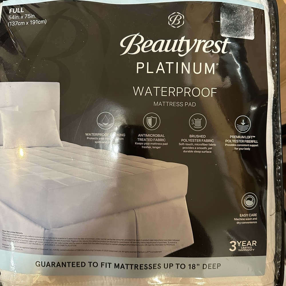 NWT Platinum Waterproof Mattress Pad - White full size